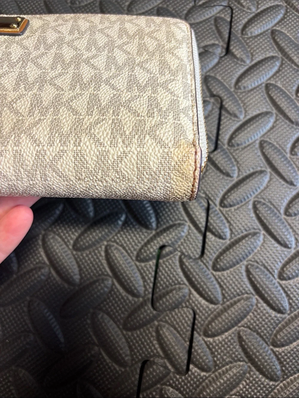 Michael Kors Cream Signature Zip-Around Wristlet Wallet